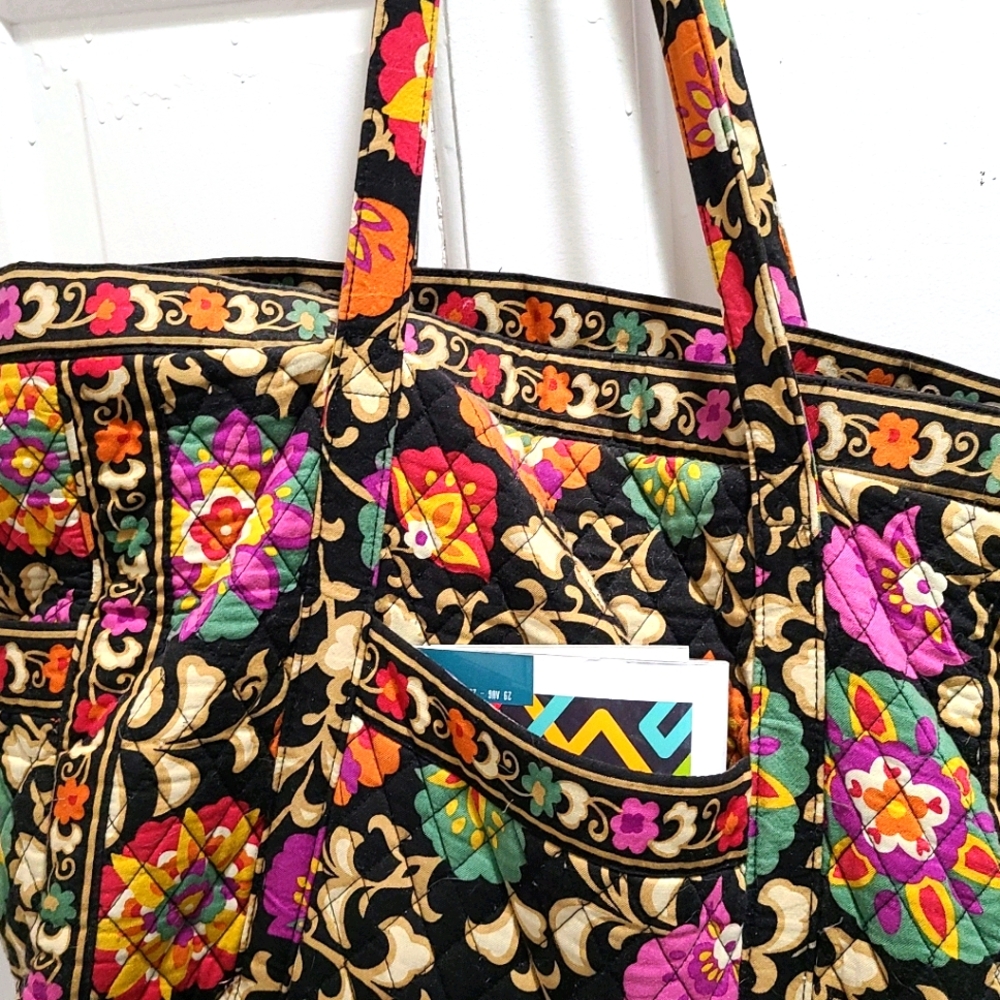 Vera Bradley exterior zip Large Tote